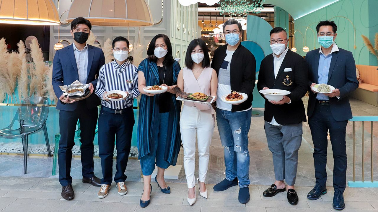 อาหารจีน ภัทรพร เพ็ญประพัฒน์ และ หาน ซีหย่า จัดงานเปิด “LT FISH RESTAURANT” ร้านอาหารจีน รสชาติเสฉวน โดยมี องอาจ สุขเลิศกมล, กัญฒ์ภิอร สุวรรณ, มิเชล เอ็นจีและ ปรเมศวร์ พรหมบุรี มาร่วมงานด้วย ที่ชั้น 7 เซ็นทรัลพลาซา แกรนด์ พระราม 9 วันก่อน.