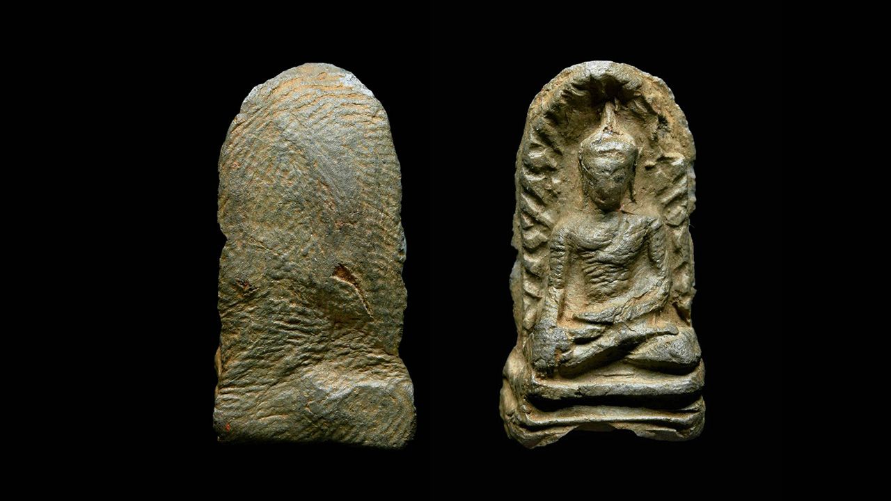 พระรอด พิมพ์เล็ก เนื้อเขียว วัดมหาวัน ของ โจ๊ก ลำพูน.