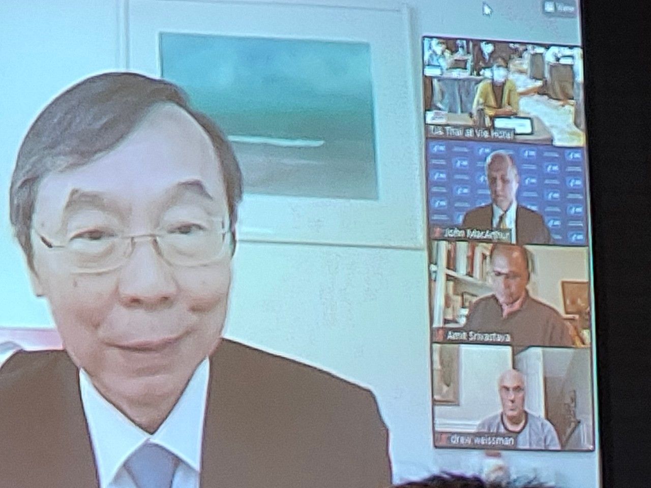 ศ.นพ.เกียรติ รักษ์รุ่งธรรม หัวหน้าศูนย์วัคซีนจุฬาฯ ผู้ดูแลการพัฒนาวัคซีน ChulaCOV19 ร่วมกับ ศ.ดร.นพ.ดรู ไวส์แมน สหรัฐอเมริกา