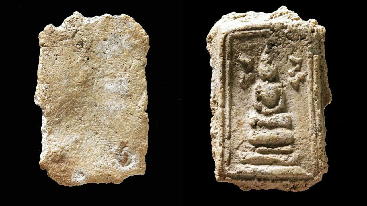 พระพิมพ์เจดีย์ ข้างดอกไม้ กรุเจดีย์เล็ก วัดใหม่อมตรส ของ แม็ก ช้างเผือก.