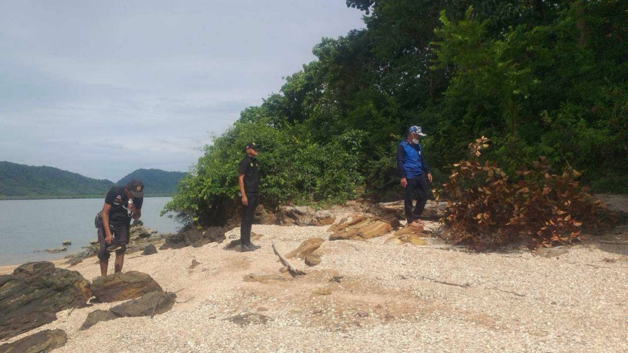จนท.ทรัพยากรทางทะเลและชายฝั่งที่ 10 เข้าตรวจสอบพื้นที่เกาะนุ้ยนอก