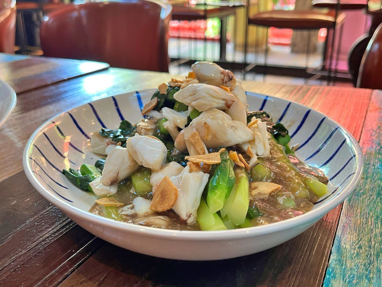 คะน้าฮ่องกงผัดซอสเนื้อปู