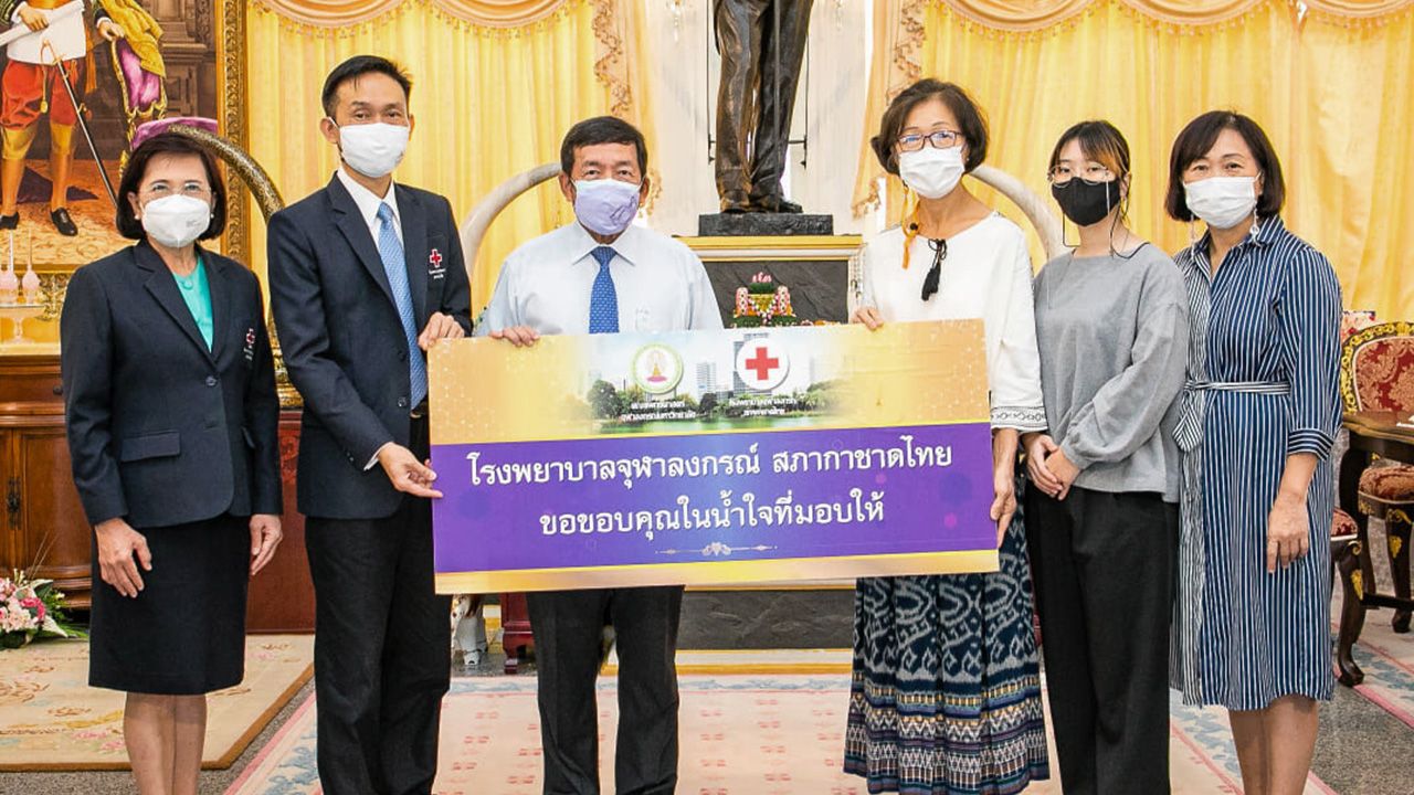 ศูนย์โรคหัวใจ สุชาดา สนั่นพานิชกุล มอบเงินบริจาคจำนวน 1,000,000 บาท เพื่อสมทบทุนโครงการเปลี่ยนลิ้นหัวใจเอออร์ติกโดยไม่ต้องผ่าตัด ศูนย์โรคหัวใจ โรงพยาบาลจุฬาลงกรณ์ โดยมี ศ.นพ.ยิ่งยศ อวิหิงสานนท์ และ ศ.นพ.วสันต์ อุทัยเฉลิม เป็นผู้รับมอบ ที่ศาลาทินทัต วันก่อน.