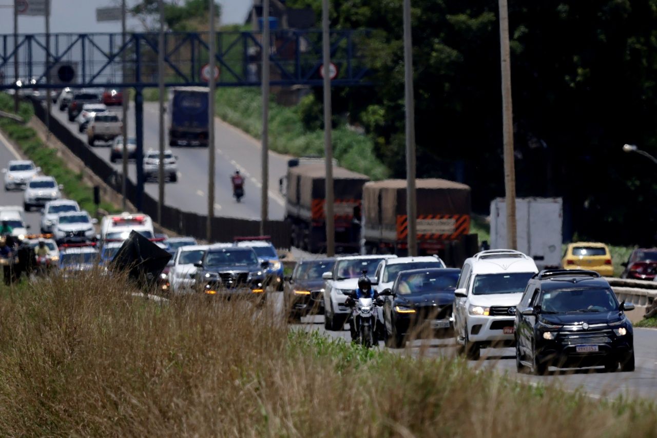 ขบวนรถนำศพ นักร้องสาวคนดัง มาริเลีย เมนดอนซามาประกอบพิธี หลังเสียชีวิตจากอุบัติเหตุเครื่องบินเล็กตก