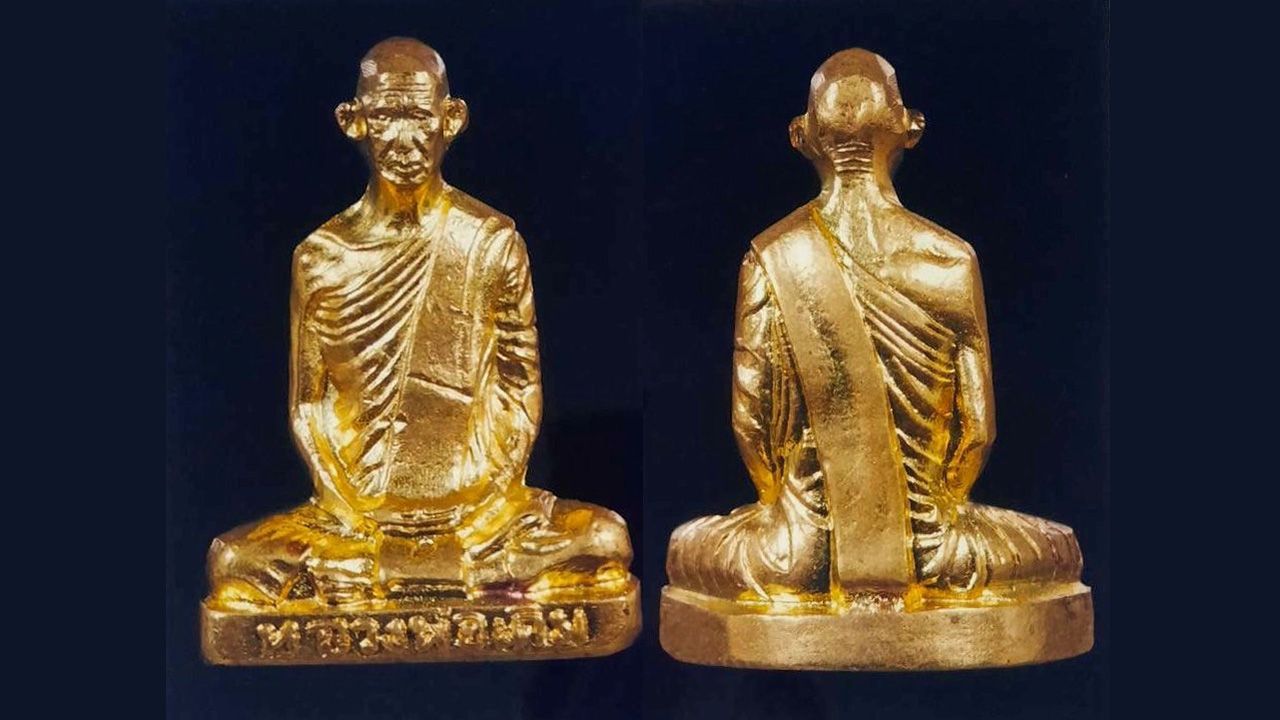 รูปเหมือนปั๊มรุ่นแรก พ.ศ.2482พิมพ์ A เนื้อทอง เหลือง หลวงพ่อเดิม พุทธสโร วัดหนองโพ ของ “โป๊ยเสี่ย” ไชยทัศน์ เตชะไพบูลย์.