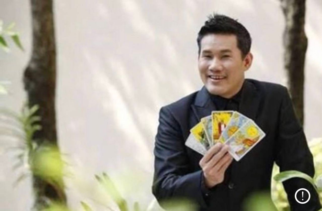 อาจารย์ มงคล รอดเที่ยงธรรม นักพยากรณ์ไพ่ยิปซี ลายมือ ศาสตร์ตัวเลข 