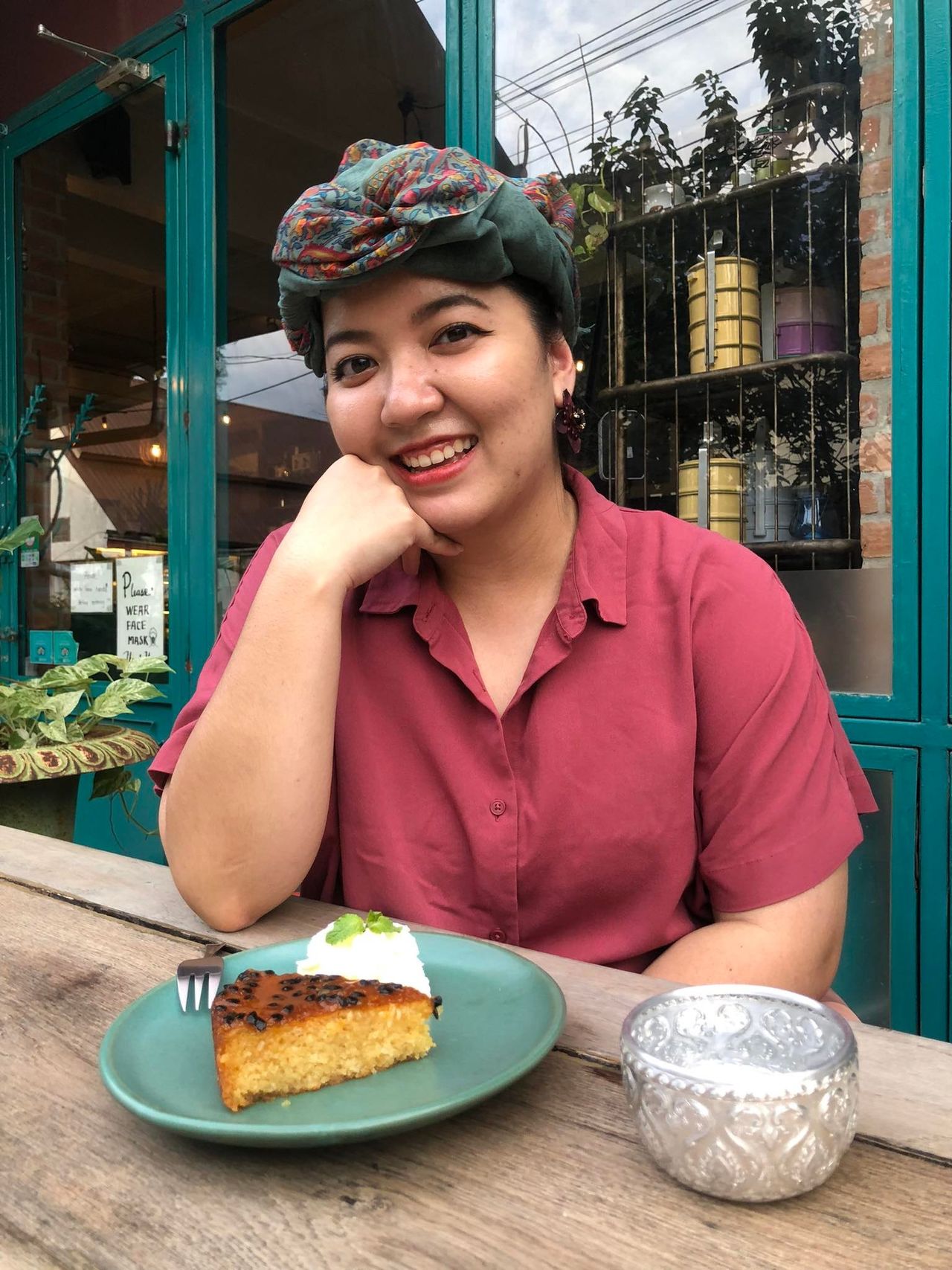 คุณพลอย-พลอยไพลิน เกษมสุข นักจิตวิญญาณบำบัด ผู้หันมาใช้จิตวิทยาและโหราศาสตร์ในการดูดวง