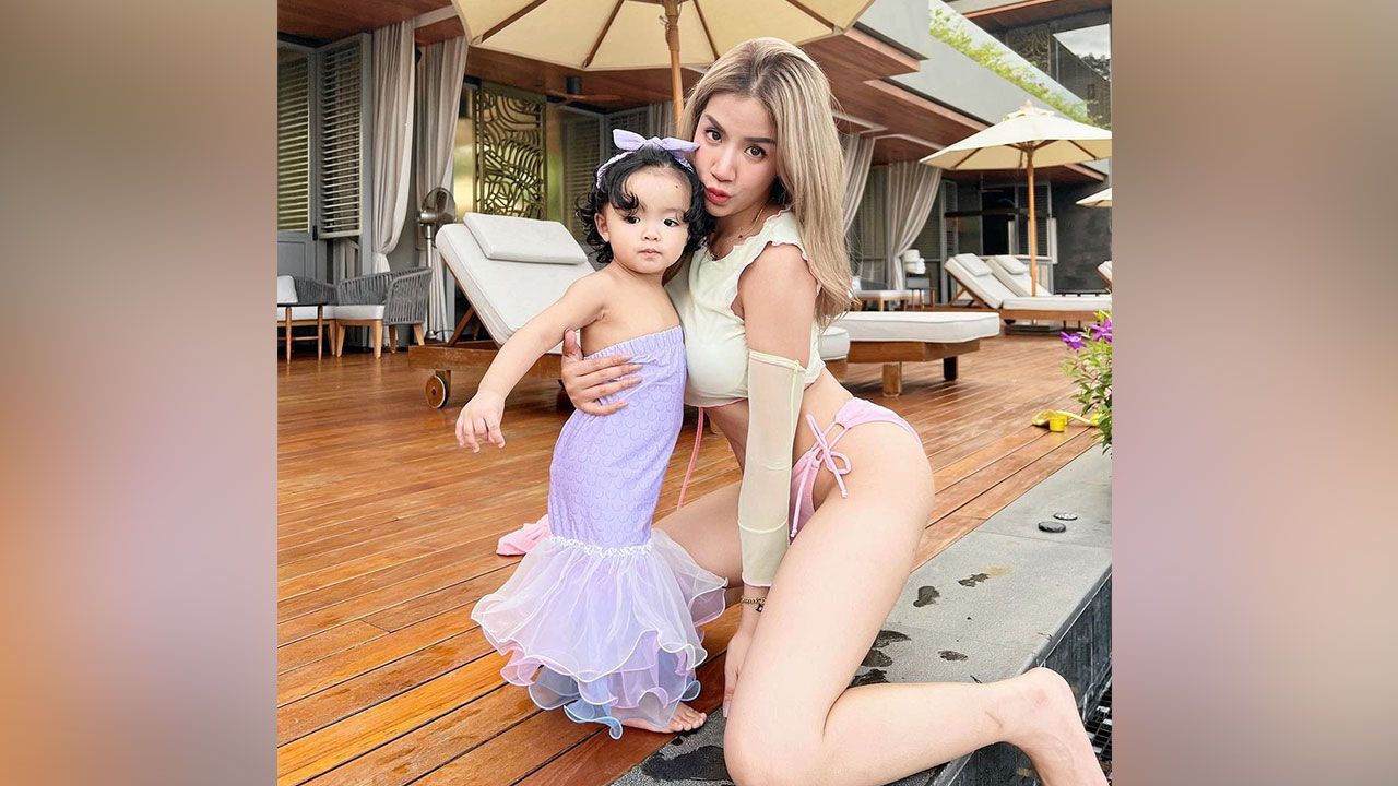 โพสต์ แม่แป้ง มีคุณแม่ดาราและว่าที่เข้ามาเมนต์อวยพรเพียบ ลีเดีย, แอน–อลิชา, อ้อม–พิยดา, ใบเตย อาร์สยาม, เมย์ เฟื่อง, ลี–นาตาลี, น้ำชา–ชีรณัฐ ฯลฯ.