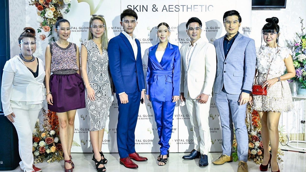 ร่วมมือ - พลเอกนายแพทย์ประจักษ์ บุญจิตต์พิมล และ วราภรณ์ บุญจิตต์พิมล ผู้บริหารโรงพยาบาลนวมินทร์ 9 เป็นประธานในพิธีประกาศความร่วมมือทางธุรกิจกับ Smart AWC เติมเต็มงานบริการด้านเวชศาสตร์ชะลอวัย พร้อม ดร.พิมพ์ขวัญ บุญจิตต์พิมล ผอ.ศูนย์ VITAL GLOW : SKIN& AESTHETIC, ผศ.นพ.มาศ ไม้ประเสริฐ, พีระยุทธ มั่งคั่ง โดยมี เอื้อง-สาลินี, เอ-อัญชลี ร่วมงาน ณ ศูนย์ VITAL GLOW: SKIN & AESTHETIC.