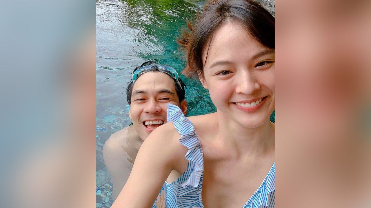 คู่นี้ก็หวานไม่แพ้กัน แดน–วรเวช ควงหวานใจสาว แพทตี้–อังศุมาลิน หลบไป พักผ่อนท่ามกลางธรรมชาติ แมกไม้สายน้ำ แต่... ทริปนี้ไม่มีแค่เราสอง แต่ยกมาแบบสองบ้านเลย.