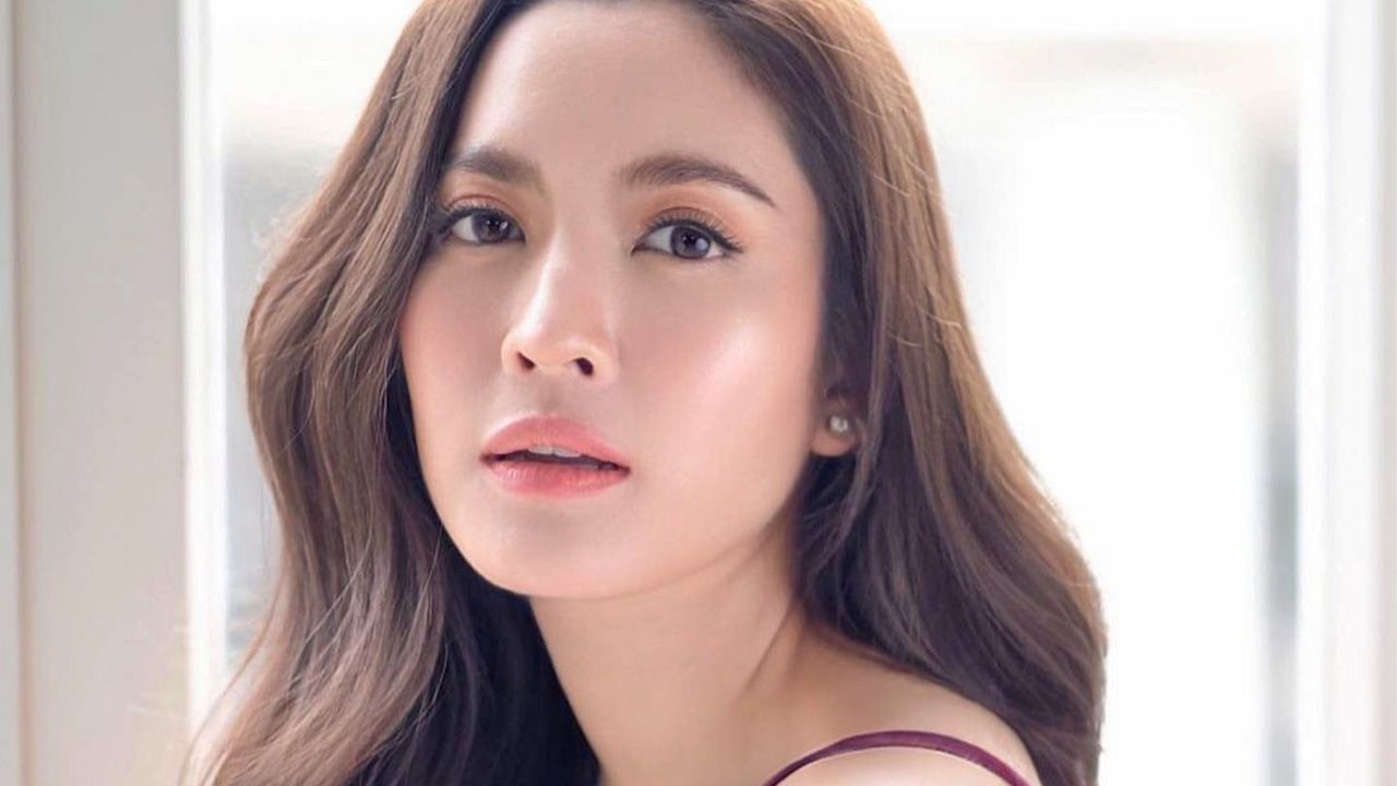 ดู “3 แซ่บ” วันก่อนเป็นเรื่องความรัก ดา เอ็นโดรฟิน จู่ๆ แอฟ–ทักษอร ก็บ่นสงสารตัวเองที่โสด ทันใด แม่ชม ก็สวน “ตัวเองก็มีเด็กคุยไม่ใช่เหรอ” พอเห็นแม่แอฟ เขินหน้าแดง! รึว่าจริง.