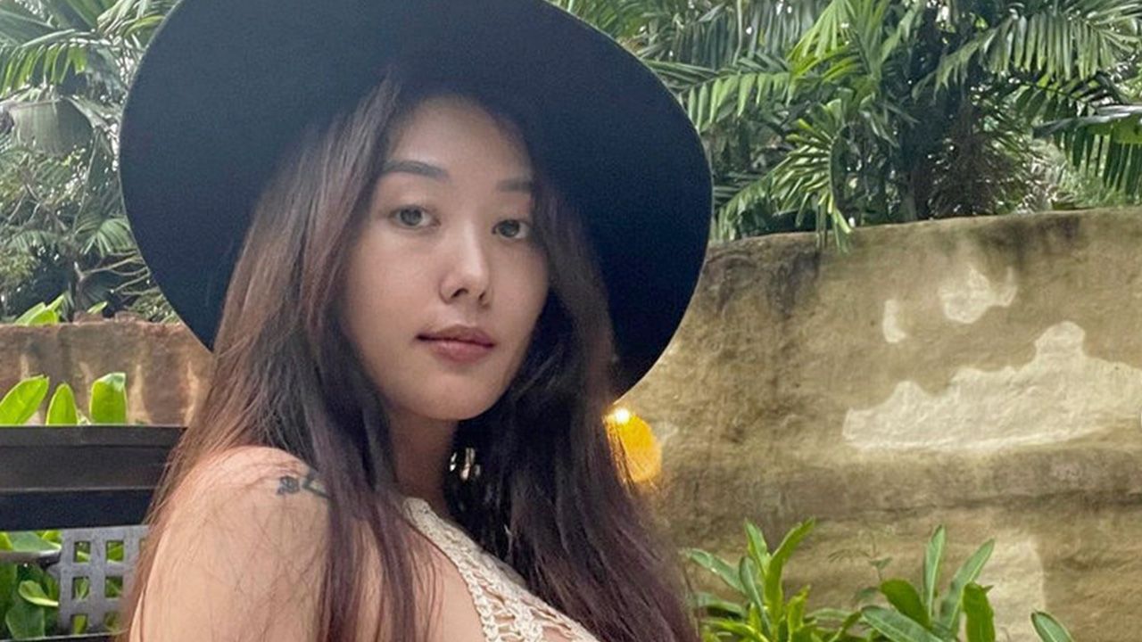 เห็น พส. ชอบใส่ชุดบิกินี แต่ ยิปโซ-อริย์กันตา นี่คนละสไตล์ อย่างล่าสุดไปเที่ยวทริปเดียวกัน ว่ายน้ำสระเดียวกัน แต่ นส. ก็กล้าโชว์ได้แค่นี้!...ไม่ใช่ทางจริงๆ (ฮา)