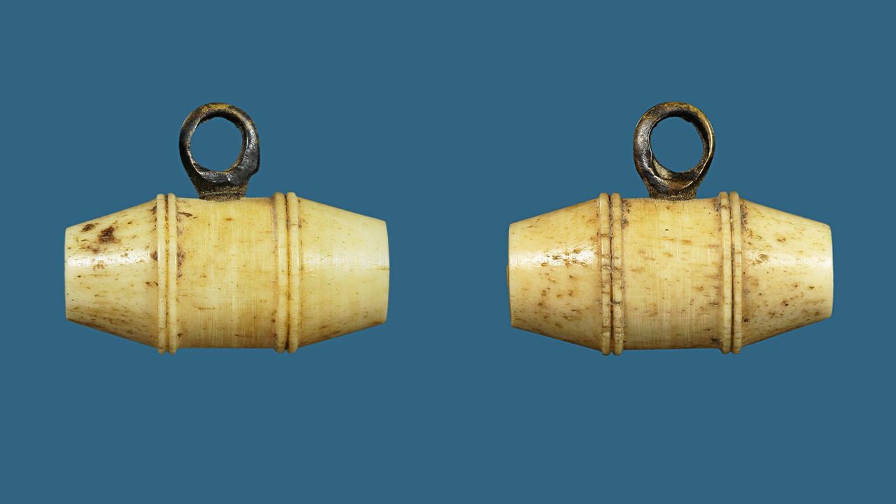 ตะโพนงาแกะ หลวงพ่อภักตร์ วัดโบสถ์ อ่างทอง ของเบญจวรรณ ไกรสวัสดิ์.