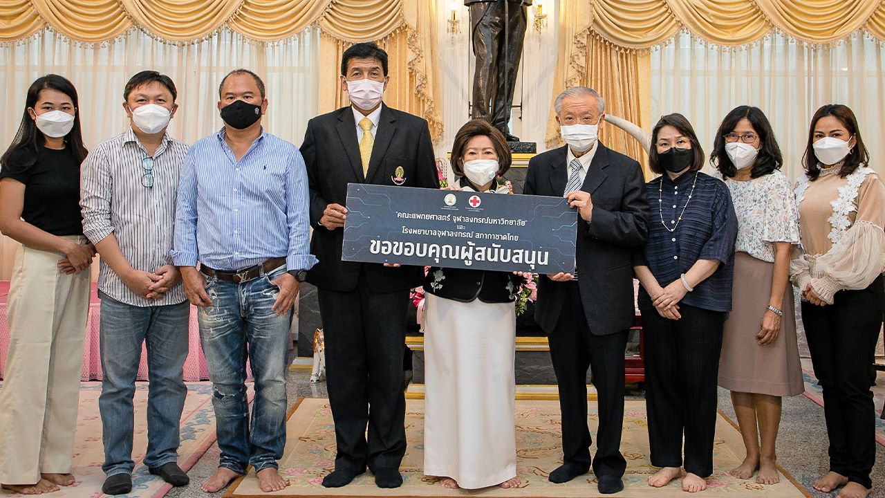 ช่วยผู้ป่วย ม.ร.ว.นฤมล พิชัยสนิธ และ ดร.วิพุธ พิชัยสนิธ มอบเงินจำนวน 500,000 บาท เพื่อนำไปช่วยเหลือผู้ป่วยสามัญ โรงพยาบาลจุฬาลงกรณ์ โดยมี รศ.นพ.ฉันชาย สิทธิพันธุ์ รองคณบดีคณะแพทยศาสตร์ จุฬาลงกรณ์มหาวิทยาลัย เป็นผู้รับมอบ ที่ศาลาทินทัต วันก่อน.