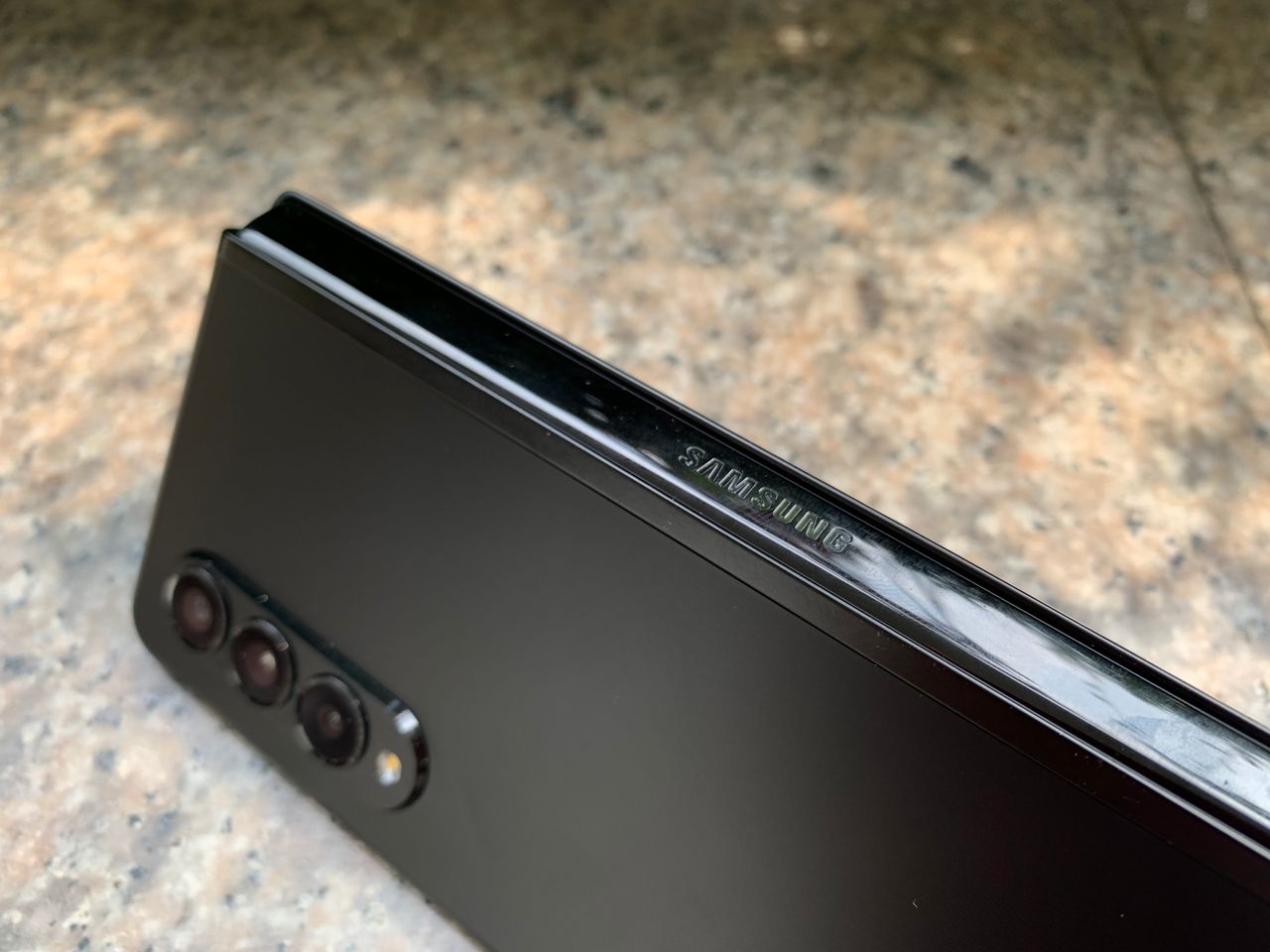 Galaxy Z Fold3 ใช้เฟรมอะลูมิเนียม