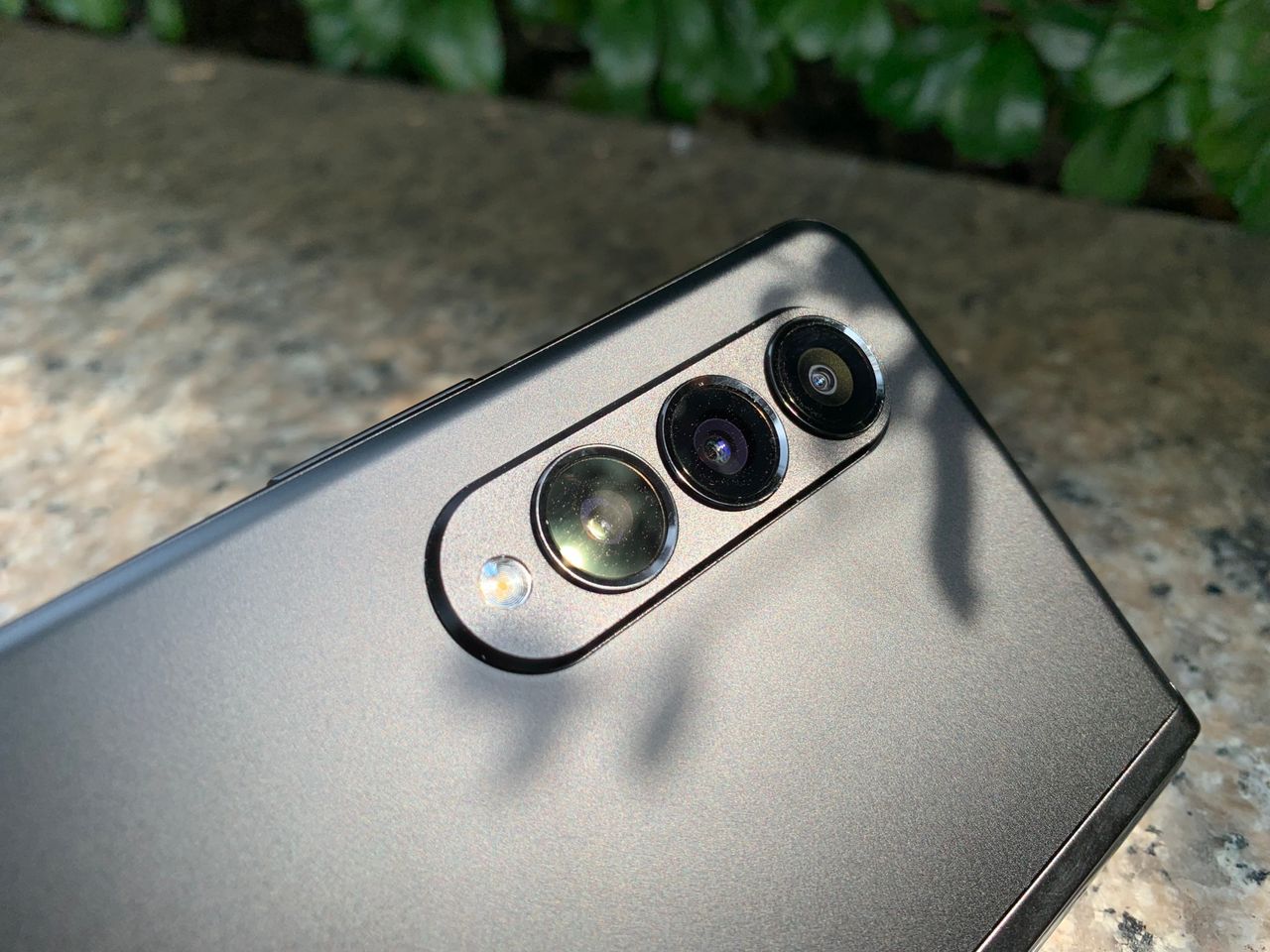 กล้องหลัง 3 ตัว