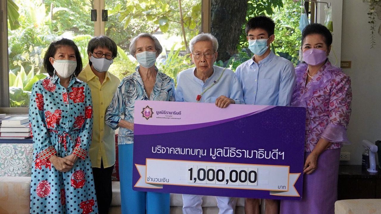 สมทบทุน พิทักษ์ บุญพจนสุนทร มอบเงินจำนวน 1,000,000 บาท เพื่อสมทบทุนมูลนิธิรามาธิบดี นำไปจัดซื้อเครื่องมืออุปกรณ์การแพทย์โครงการสถาบันการแพทย์จักรีนฤบดินทร์ โดยมี มาลี สังวาลย์เล็ก รองผู้จัดการมูลนิธิรามาธิบดี เป็นผู้รับมอบ ที่บ้านผู้บริจาค ซอยสุขุมวิท 42 วันก่อน.