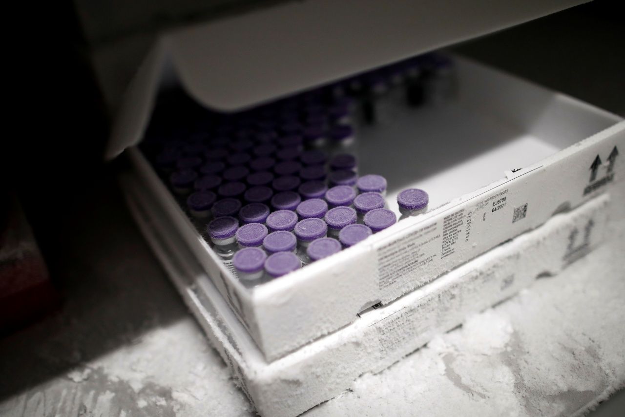 วัคซีนต้านโควิด-19 ของบริษัทไฟเซอร์-ไบโอเอ็นเทค ต้องเก็บไว้ในอุณหภูมิเย็นจัดระดับ -75 องศาเซลเซียส