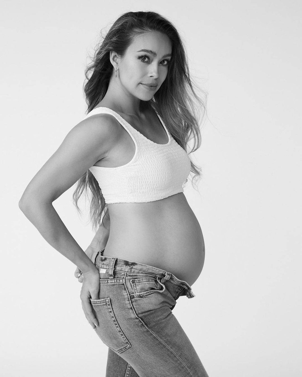 เทย่า โรเจอร์ส เมื่อตอนอุ้มท้อง 8 เดือน ขอบคุณภาพจากไอจี @tayastarling