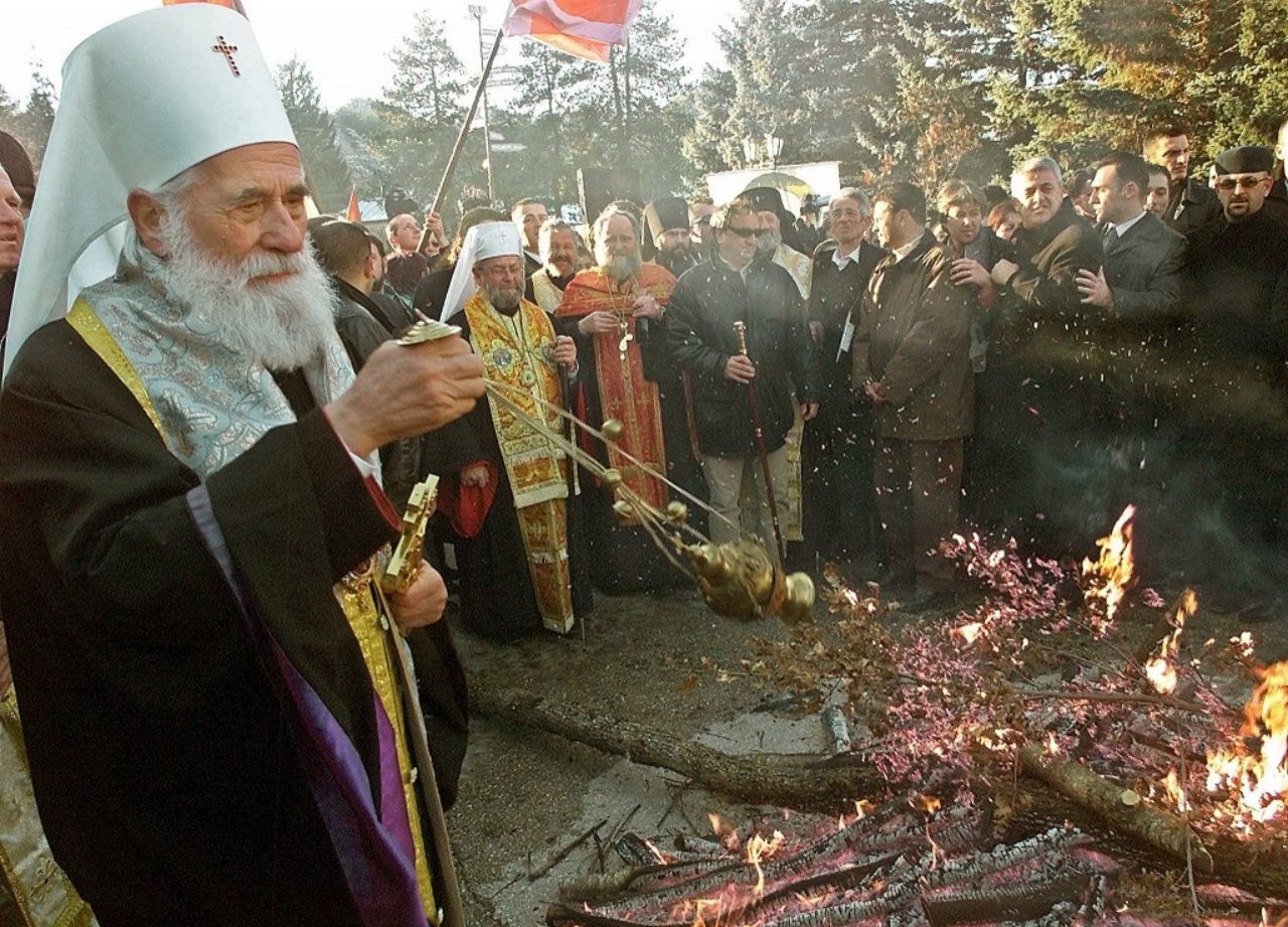 พิธีเผาไม้ยูล ในวันคริสต์มาสอีฟ ที่ประเทศมอนเตเนโกร สืบทอดมาจนถึงยุคปัจจุบัน