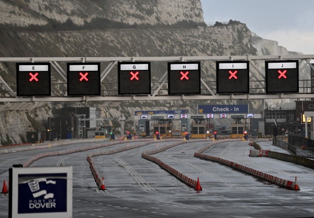 รัฐบาลฝรั่งเศสปิดพรมแดนห้ามรถเข้า-ออกจากอังกฤษ สกัดกั้นการแพร่ระบาดของเชื้อโควิด-19 กลายพันธุ์ในอังกฤษ