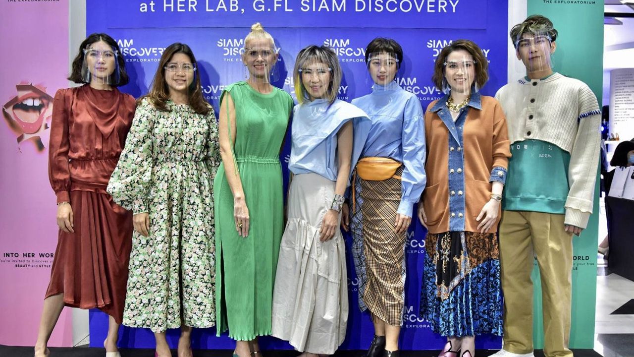 เฉพาะผู้หญิง - อุสรา ยงปิยะกุล จัดงานเปิดโซน “HER LAB” พื้นที่สำหรับผู้หญิงทุกสไตล์ให้มาค้นหาและทดลองแฟชั่นและความงามในรูปแบบใหม่ โดยมี แคโรไลน์ เซซิเลีย เมอร์ฟีย์, สิริพร หฤทัยวิญญู, ปวีณา คชเสนี และ ปวณรี โตแสง มาร่วมงานด้วย ที่สยามดิสคัฟเวอรี่ วันก่อน.