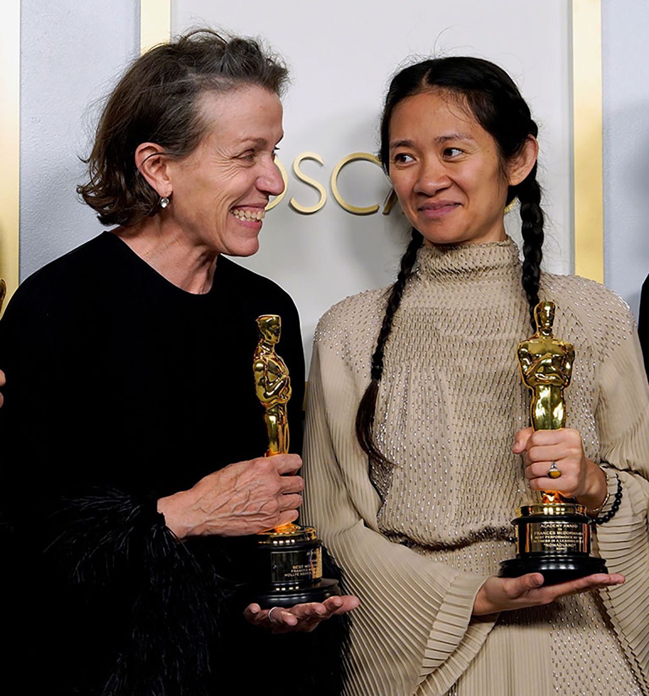 ฟรานเซส แม็คดอร์มานด์-โคลอี้ จาว