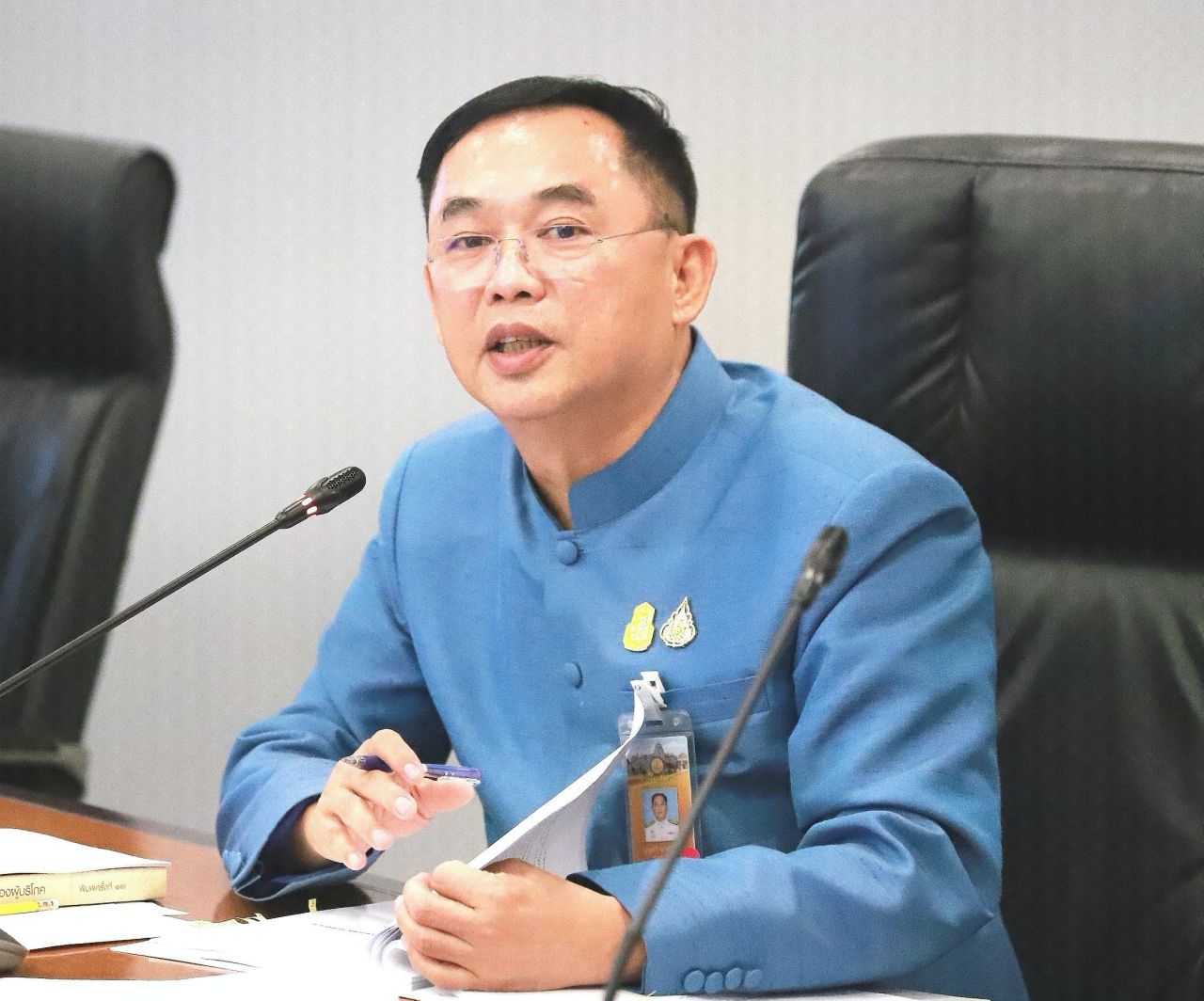 อนุชา นาคาศัย