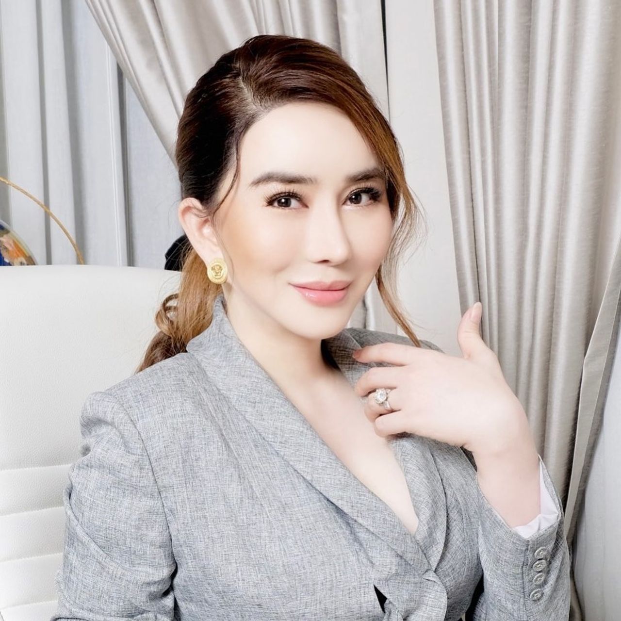 แอน จักรพงษ์ ขอบคุณภาพจากแฟนเพจ Anne Jakrajutatip