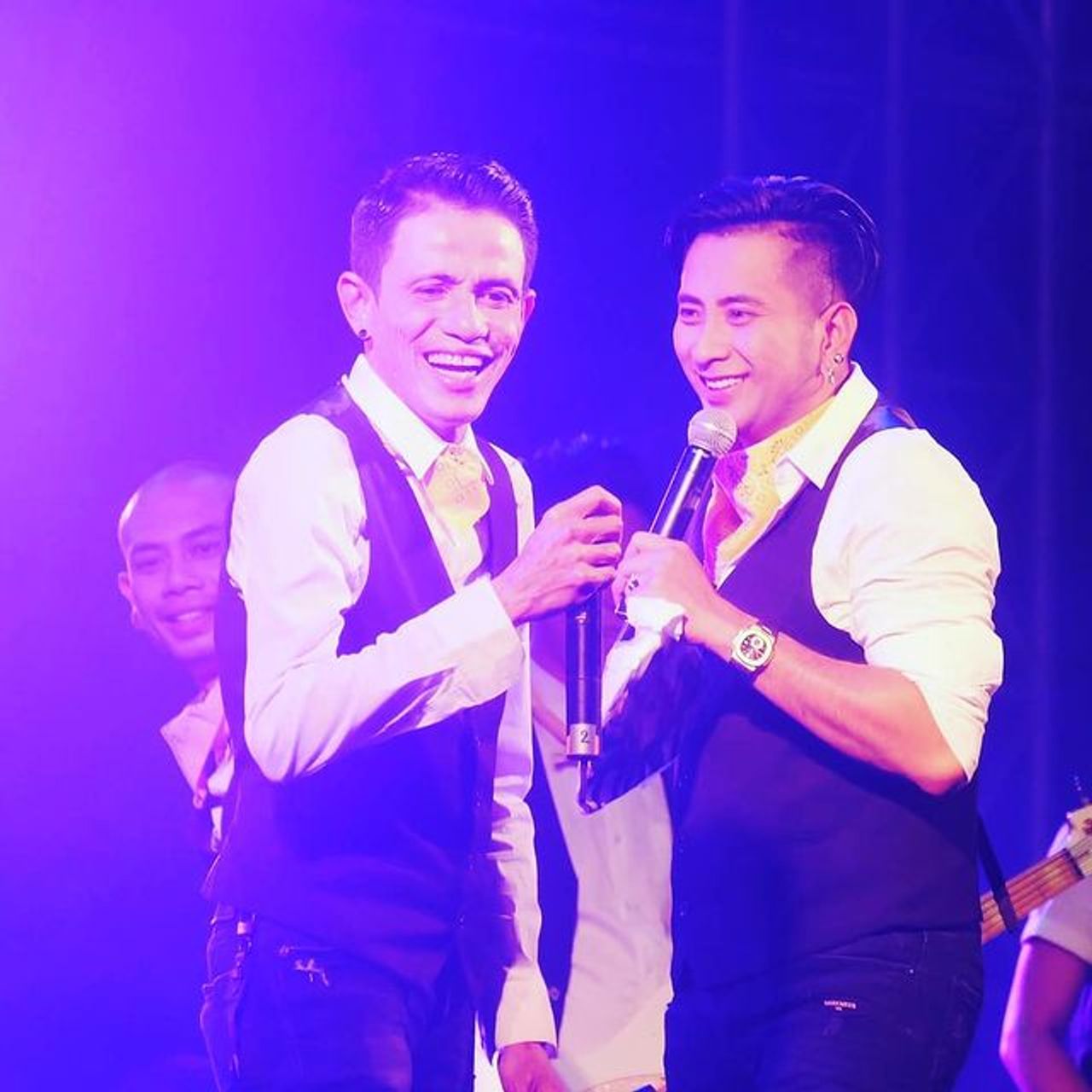 โรเบิร์ต สายควัน และบอล เชิญยิ้ม ขอบคุณภาพจากไอจี @orebirt.saaykhwan