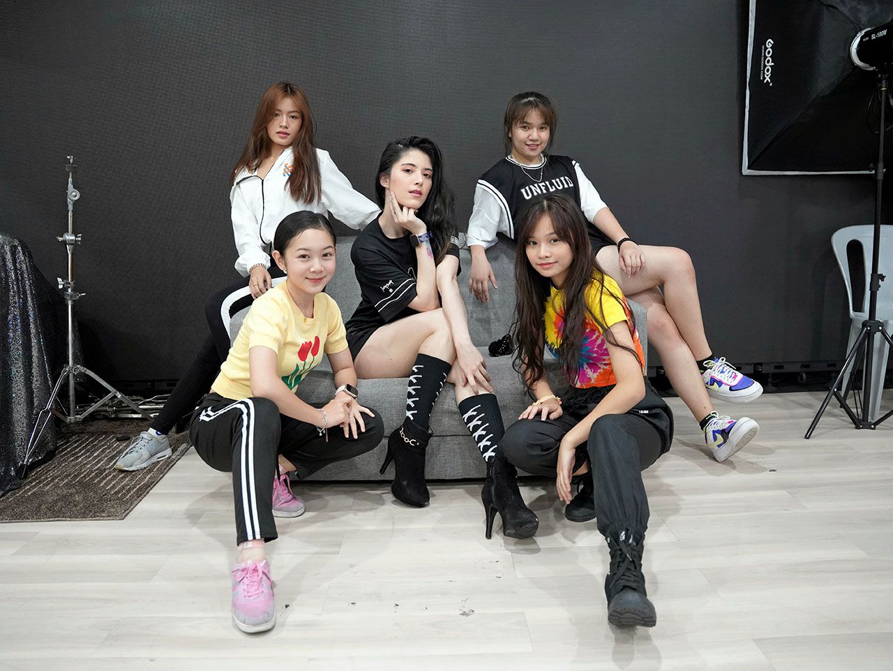 ตาแต่ละคนจิกกล้องแตก!