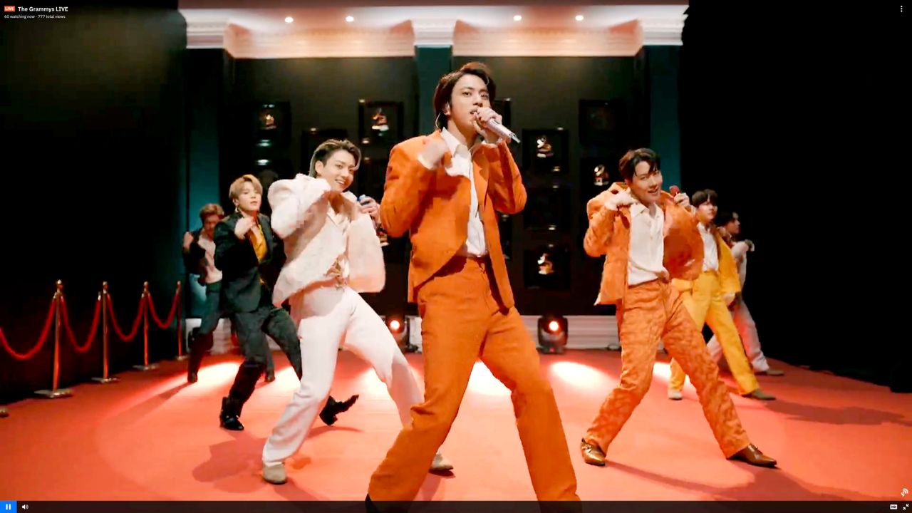 BTS ระหว่างการแสดงสดที่งานแกรมมี่ครั้งล่าสุด