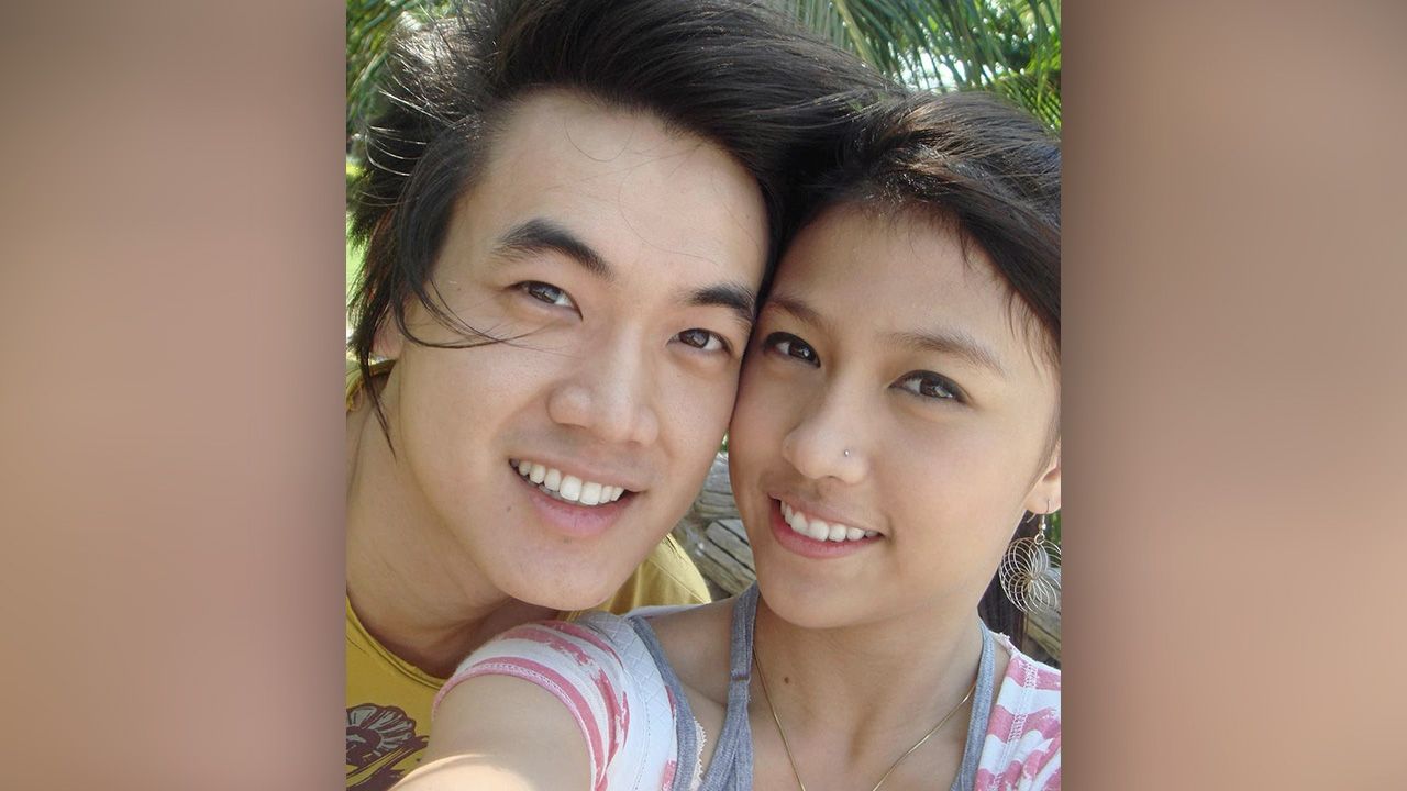 ว่าที่คุณพ่อลูกสอง ฟลุค จิระ ไปเจอภาพเก่าในคอมฯสมัยเพิ่งจีบภรรยาใหม่ๆ ตอนนั้นตัวเองเรียนมหา’ลัยปี 3 ส่วน แม่เปิ้ล ตอนอยู่ ม.6...เห็นภาพอดีตแล้วมาไกลทั้งคู่นะ(ฮา)