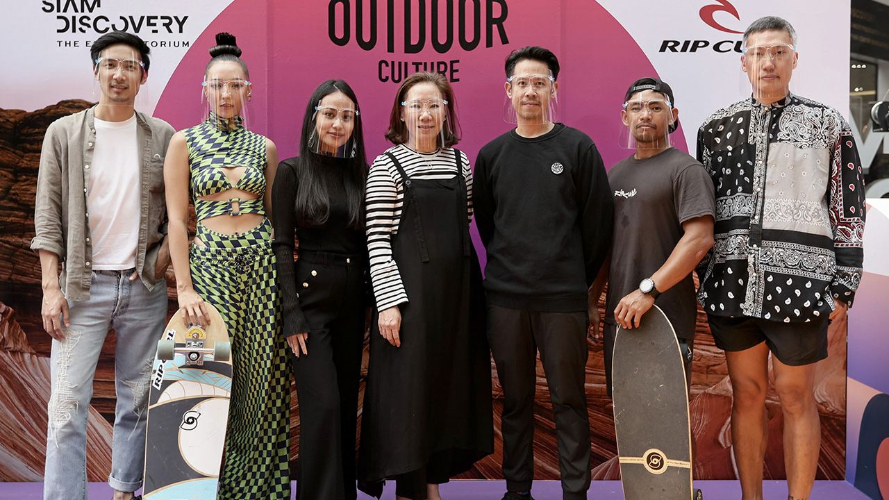 เล่นเพลิน ชนิสา แก้วเรือน เปิดแคมเปญรับซัมเมอร์ “Discover Outdoor Culture” จัดกิจกรรมยอดนิยม Surfskate โดยมี ฑีฆาวัฒน์ ปัทมาคม, สาลวิท สุวิพร, สุจรรยา ตู้จินดา, นภนิศ อิศรางกูร ณ อยุธยา และ ชาติชาย สมพร มาร่วมงานด้วย ที่สยามดิสคัฟเวอรี่ วันก่อน.