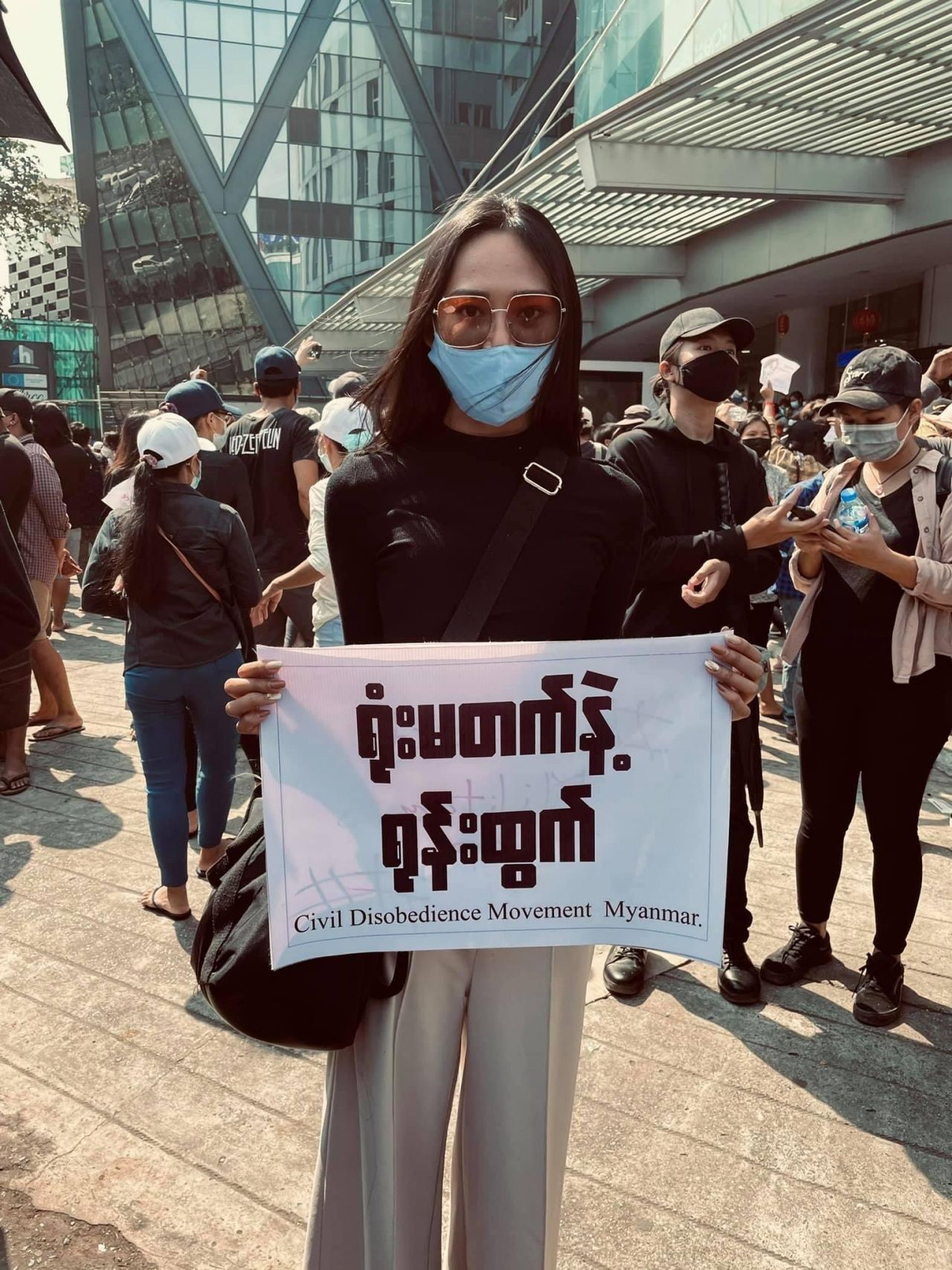 ภาพ FB : Han Lay (Thaw Nandar Aung)