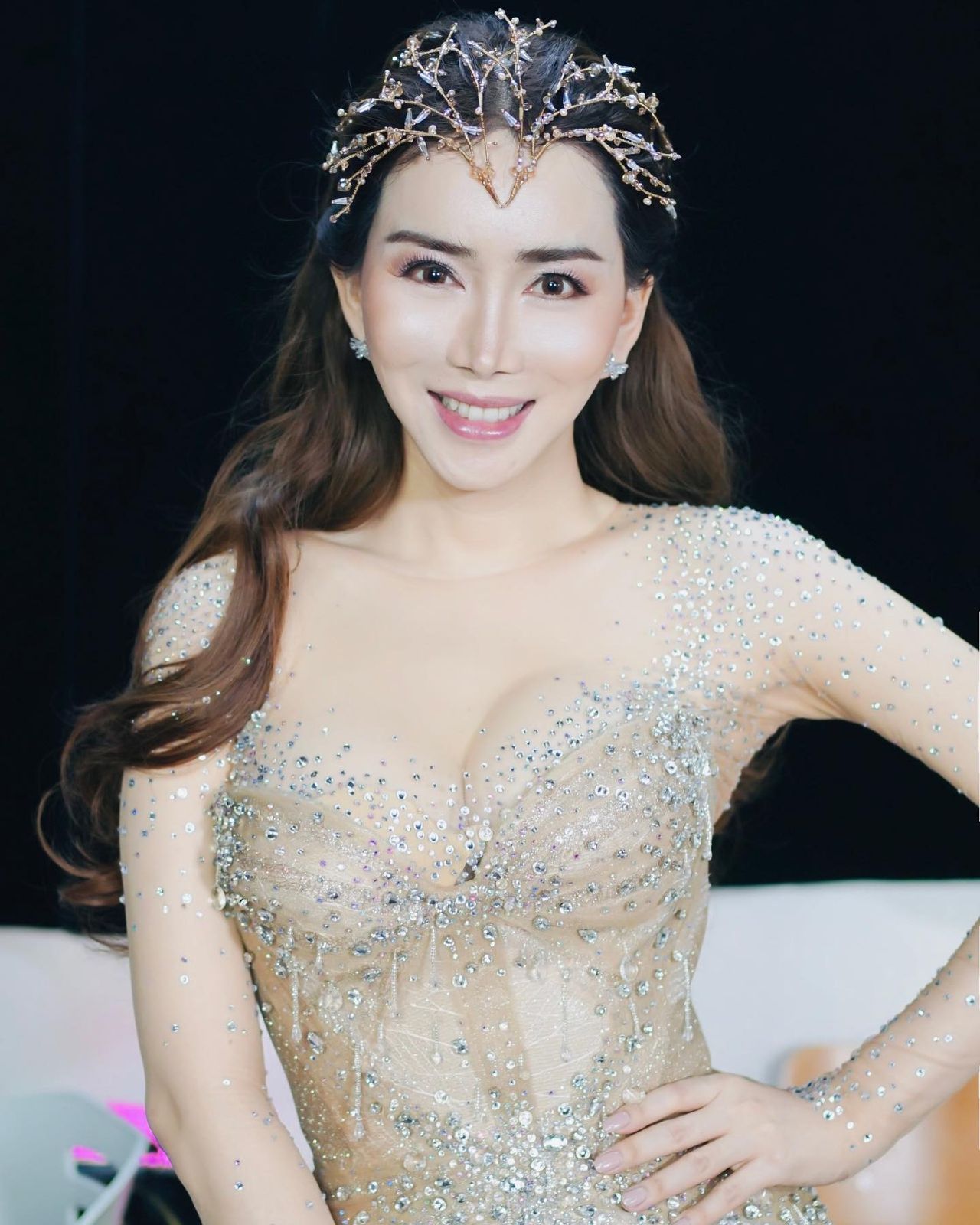 แอน จักรพงษ์ ขอบคุณภาพจากแฟนเพจ Anne Jakrajutatip