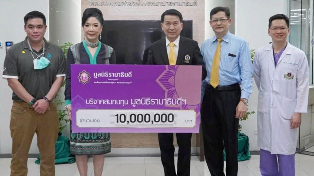 10ล้าน - จุติพงศ์ บุญสูง บริจาคเงินจำนวน 10,000,000 บาท ให้ ศ.นพ.ปิยะมิตร ศรีธรา เพื่อสมทบทุนมูลนิธิรามาธิบดี โดยมี ผศ.นพ.ภากร จันทนมัฎฐะ และ ผศ.นพ.ภาวิทย์ เพียรวิจิตร มาร่วมในพิธีด้วย ที่สำนักงานคณบดีคณะแพทยศาสตร์ โรงพยาบาลรามาธิบดี วันก่อน.
