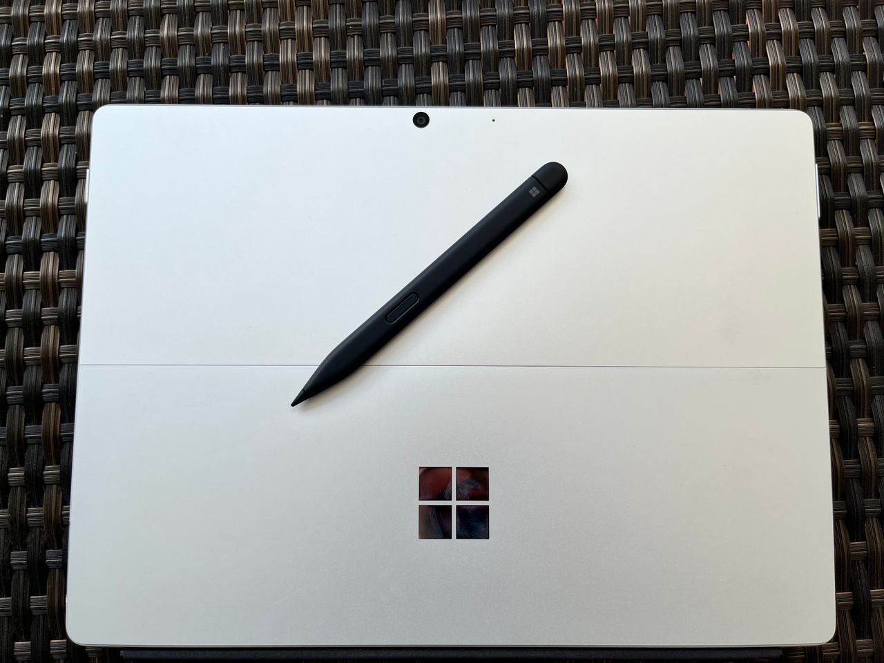 Microsoft Surface Pro 8 กล้องหลัง 10 ล้านพิกเซล