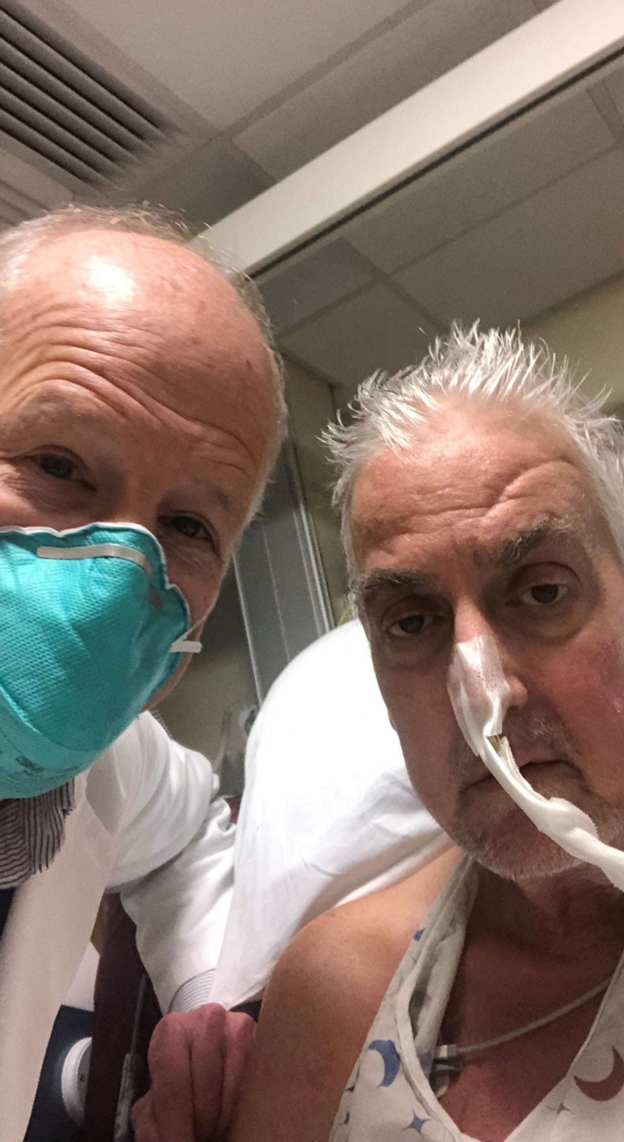 นายเดวิด เบนเน็ต ผู้รับการปลูกถ่ายหัวใจจากหมู