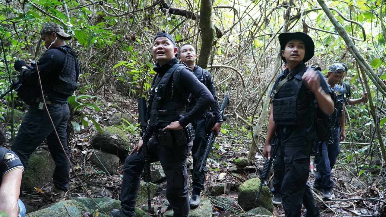 ชุดไล่ล่าเดินเท้าเข้าเป้าหมายบนเทือกเขาบรรทัด จ.พัทลุง