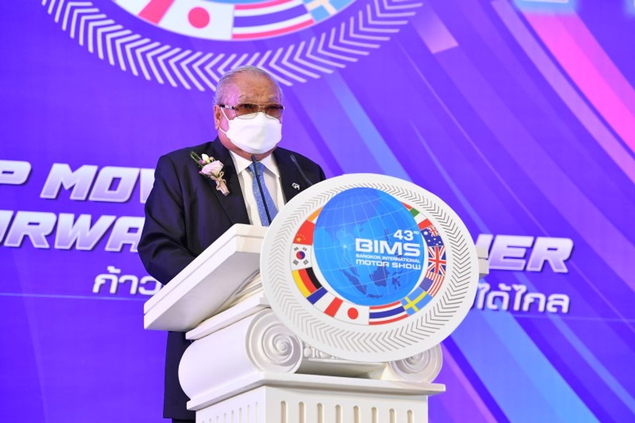 นายปราจิน เอี่ยมลำเนา ประธานเจ้าหน้าที่บริหาร บริษัท กรังด์ปรีซ์ อินเตอร์เนชั่นแนล จำกัด (มหาชน)