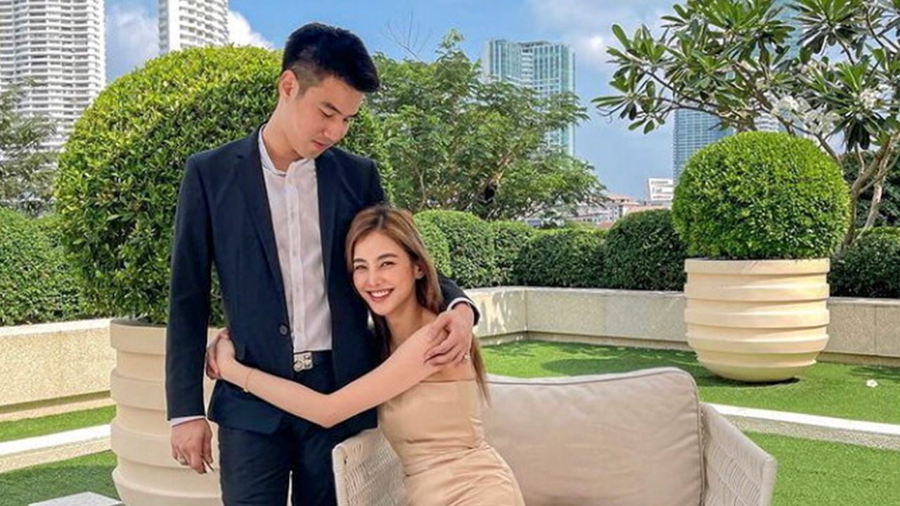 ซุ่มเงียบมาตลอด จู่ๆ มายด์-วรัทยา นางเอก “เปิ๊ดสะก๊าดบ้านทุ่ง” ช่องไทยรัฐทีวี โพสต์ภาพคู่กับหนุ่ม ทำไอจีแทบแตก เพราะเพื่อนมาแซวกับการเปิดตัวแฟนอย่างเป็นทางการ.