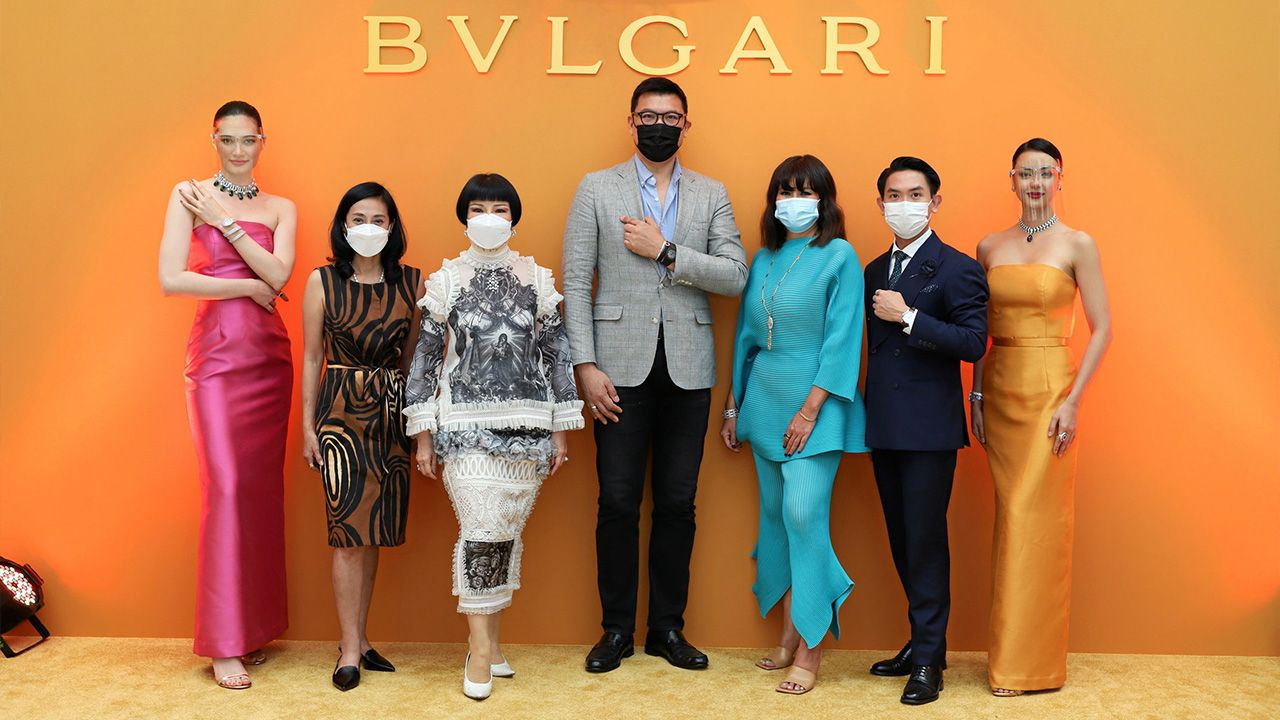 เครื่องประดับหรู  -  เจฟฟรีย์ ฮัง และ สุปราณี จันทไพบูลย์ขจร จัดงาน “BVLGARI Exclusive High Jewellery Presentation” แสดงเครื่องประดับอัญมณีและนาฬิกาสุดหรู โดยมี พัชรพิมล ยังประภากร และ ฉลิมชร ตั๋งบุญชู มาร่วมงานด้วย ที่โรงแรมแมนดาริน โอเรียนเต็ล วันก่อน.