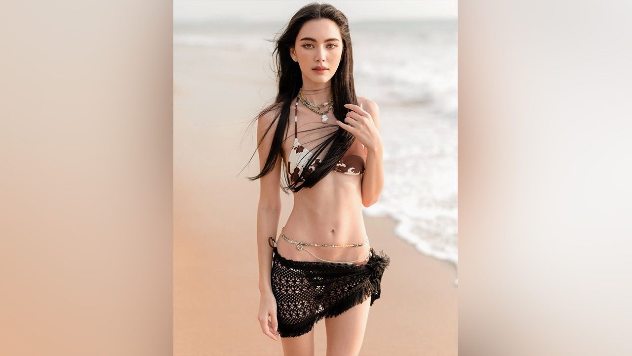 เมษาฮาวายไม่มีแผ่ว! ใหม่–ดาวิกา ไม่เน้นเว้าสูง แต่ใส่บิกินีเอวต่ำม้าก พร้อมเขียนแคปชัน “อนุญาตให้หวงค่ะ”...แต่ภาพนี้หนุ่ม เต๋อ ที่ควรจะหวงกลับไม่ไลค์ไม่เมนต์ เงียบกริ๊บเลย!