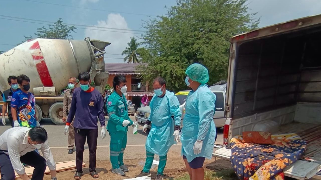 สลด หลานสาวพาลุงกับป้าไปหาหมอ ปิกอัพประสานงา ญาติผู้ใหญ่ตายทั้งคู่