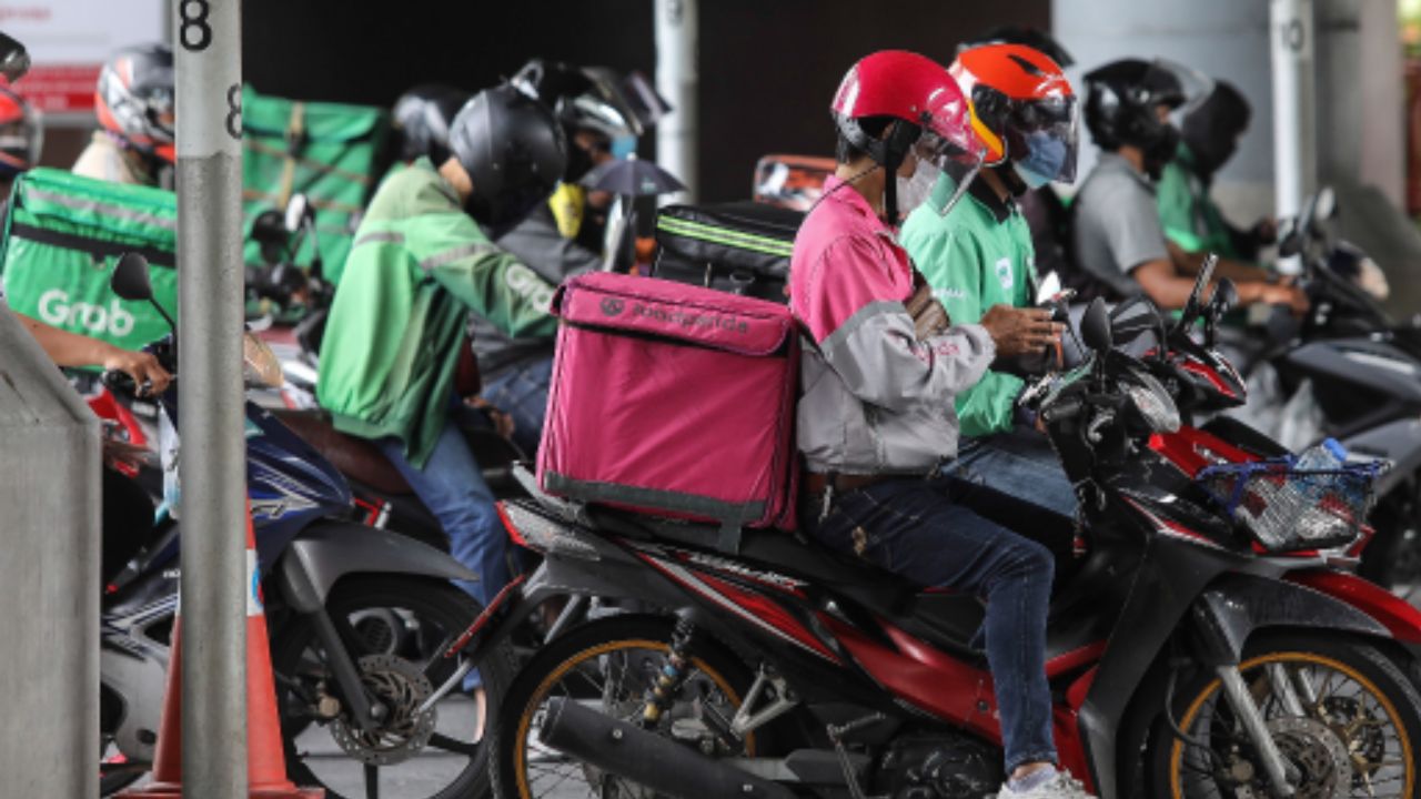 นายกฯ ห่วงกลุ่ม food delivery แพร่กระจายโควิด-19 แนะ ป้องกันตนเอง