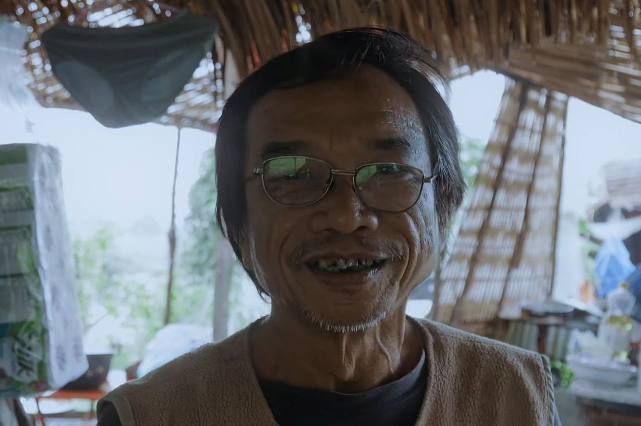 วัฒน์ วรรลยางกูร ขณะลี้ภัยในประเทศลาว