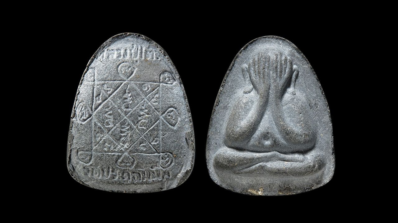 พระปิดตาเงินล้าน เนื้อใบลาน ตะกรุดเงินคู่ หลวงปู่โต๊ะ วัดประดู่ ฉิมพลี ของ อนุศักดิ์ กิติศิริสวัสดิ์.