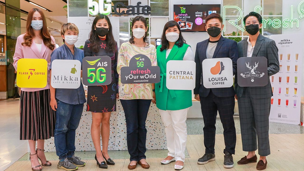 ลดพิเศษ ภูมิใจ กฤติยานนท์, อรดา เกิดหงษ์ และ มณีจันทร์ สมิทธิสมบูรณ์ จัดแคมเปญ AIS refresh your world ชวนลูกค้าใช้คะแนนแลกส่วนลดร้านค้าชั้นนำ โดยมี แอรอน เฉิน, ธมลวรรณ ตั้งคารวคุณ และ เกวลิน เลิศศักดิ์วิมาน มาร่วมงานด้วย ที่เซ็นทรัลเวิลด์ วันก่อน.