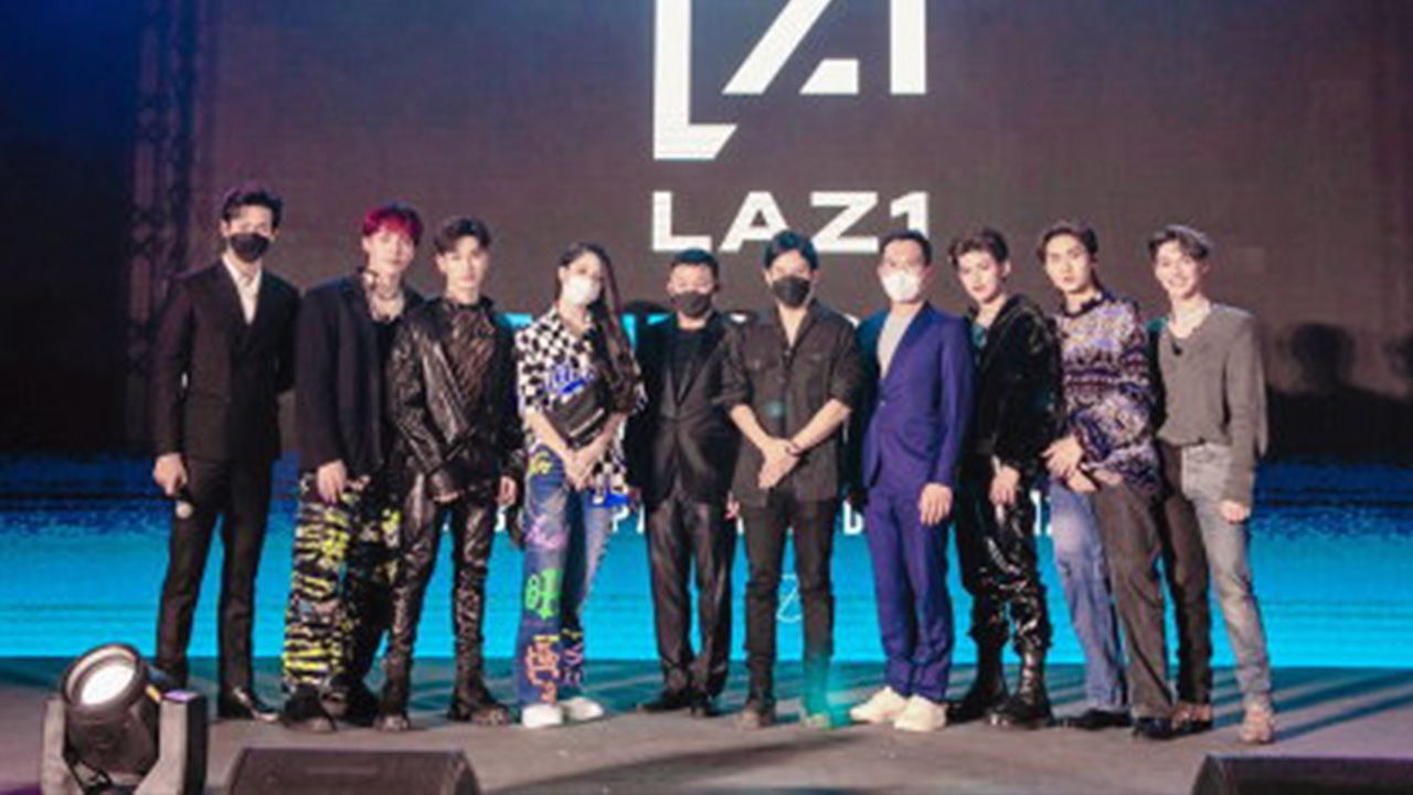 กำลังใจแน่นถกลเกียรติ วีรวรรณ และ ดร.วีระพงศ์ โก จัดงานแถลงข่าว Debut Show case “Can we be your Laz1” Exclusive part nered by Lazada เปิดตัวเพลงเดบิวต์ “TASTE ME” ของ 5 หนุ่มบอยกรุ๊ป วง LAZ1 โดยมี โอม ค็อกเทล โปรดิวเซอร์ และเพื่อนๆ จากรายการ “LAZ iCON” ฯลฯ ร่วมแสดงความยินดี ที่ลานเซ็นทรัลเวิลด์ เมื่อวันก่อน.